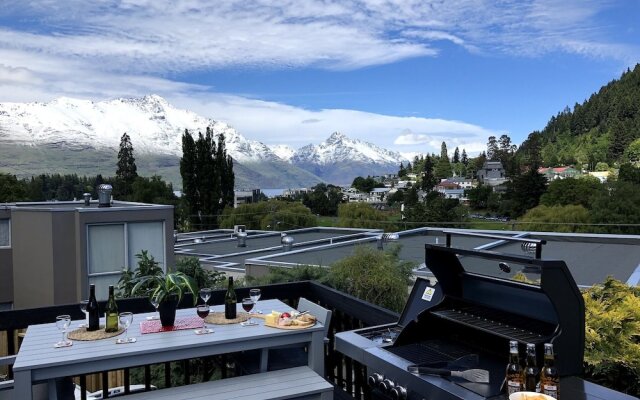 16 guests. Unique, central, mountain & lake views