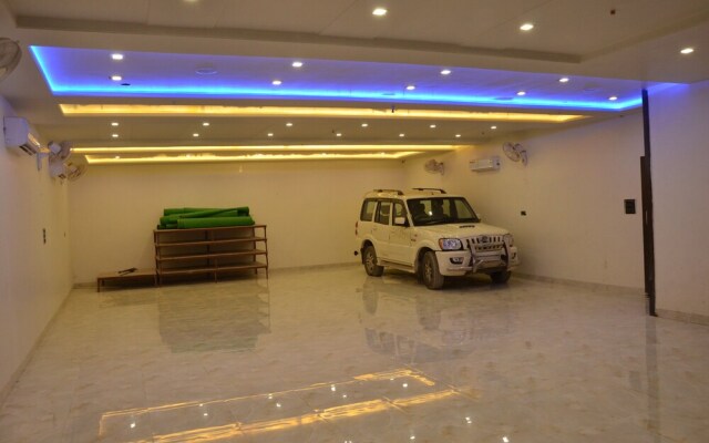 Itsy Hotels Anjali Mahal 500, Mtrs From Mathura Railway Station