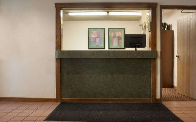 Super 8 by Wyndham Peoria