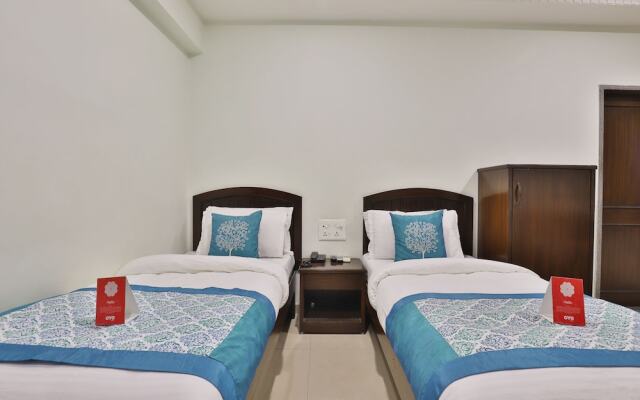 OYO 11007 Hotel Amity