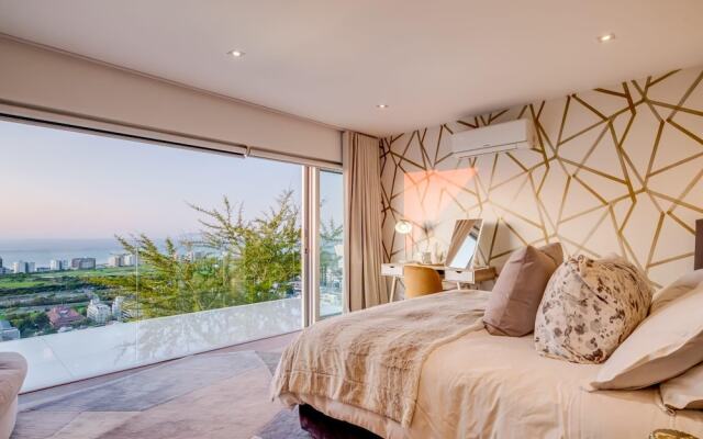 Beautifully Designed Villa w Sweeping Views Belle View