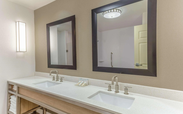 Hilton Garden Inn St. Charles