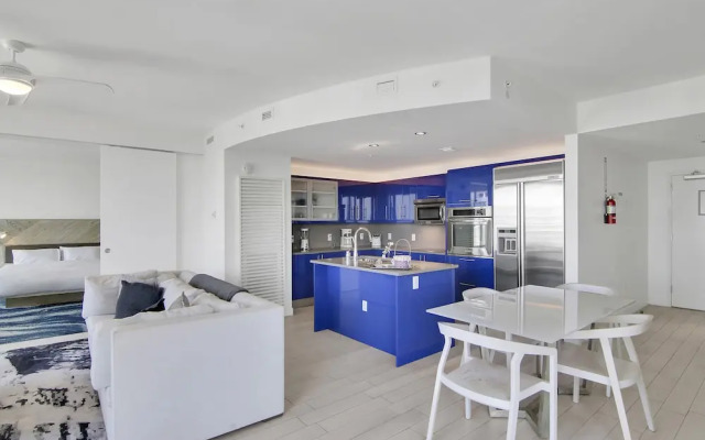 Sapphire Suite Beachfront, Gym + Pool!