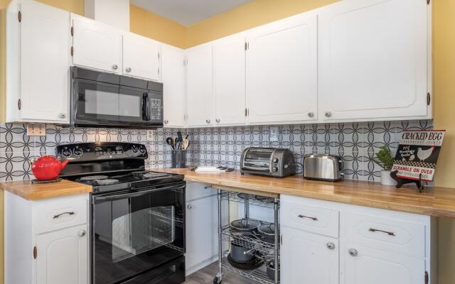 Rockwell Retreat 4 Bedroom Home by NW Comfy Cabins by RedAwning