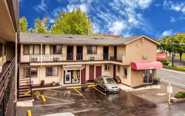 Broadway Inn