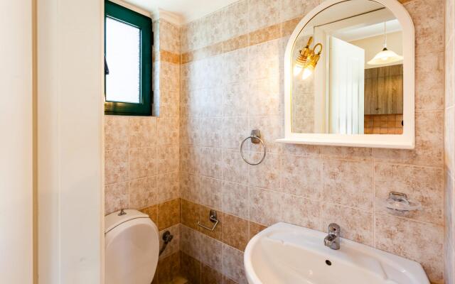 Astros Poolside Home - Summer Hideout