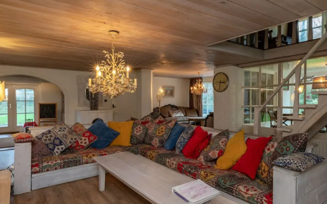 Charming Beach Villa With Thatched Roof