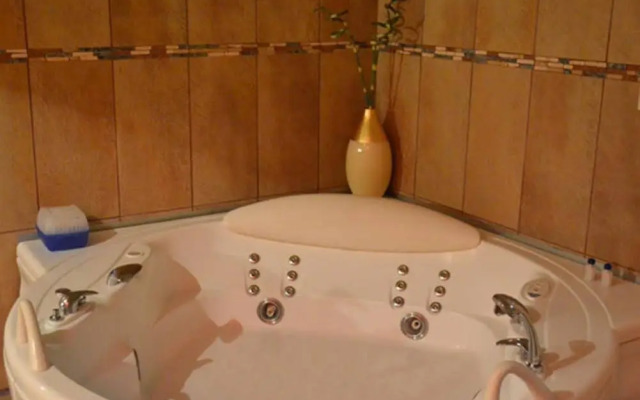 Hotel Queens Leriotis