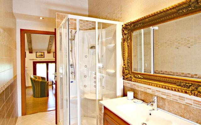 CA' LEONE - Sans Souci - Apartment in Villa with Pool