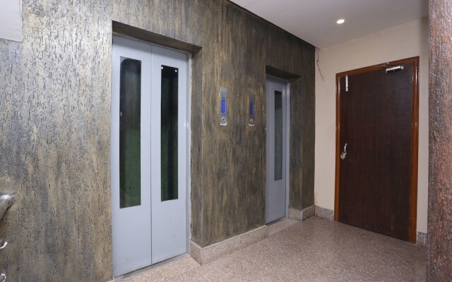 OYO 9814 Hotel Parnil Palace 2