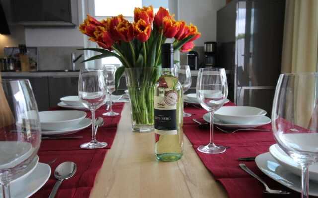 Haus Seeblick Modern Retreat