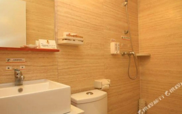 Super 8 Hotel (Penglai Penglaige Dengzhou Road)
