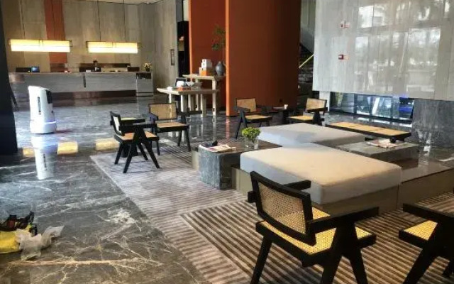 Qionghai Changlong Hotel (Yinhai Zaliang Street)