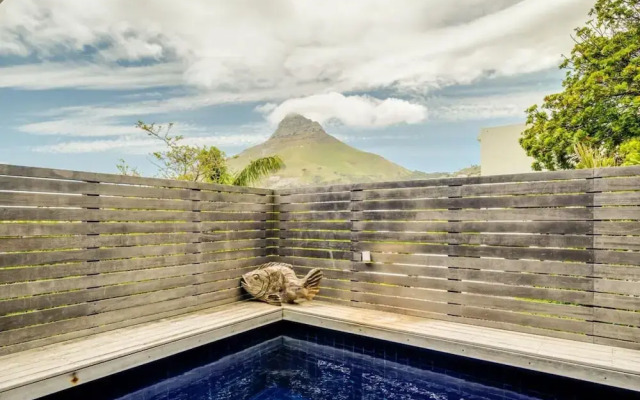 Spacious Apartment With Pool in Camps Bay