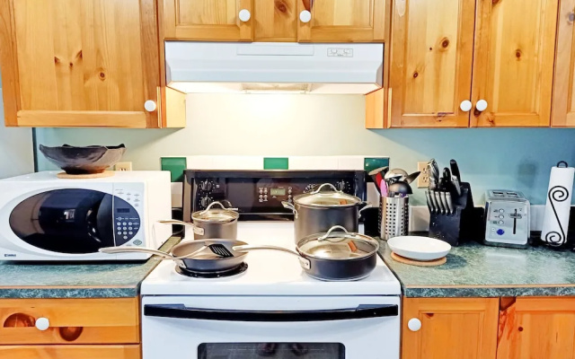 Golden Mountain View Suites
