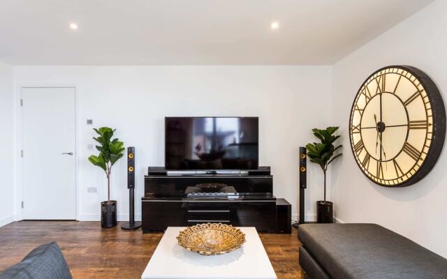 Stunning Brentford Penthouse