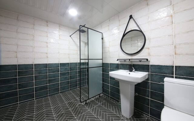 Tongyeong Adios Hotel