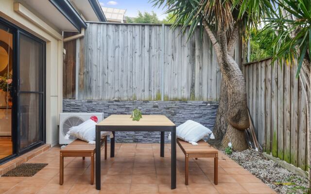 Tranquil And Spacious Home Near Shopping Mall