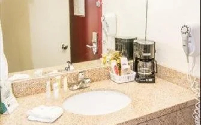 Sooner Legends Inn and Suites
