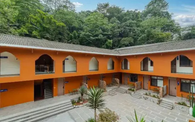 Qingcheng Mountain Tingfeng Orange Yard Hot Spring Hotel