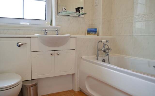 Bright 1 Bedroom Apartment In Edinburgh