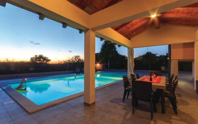 Stunning Home in Pula With Wifi and 4 Bedrooms