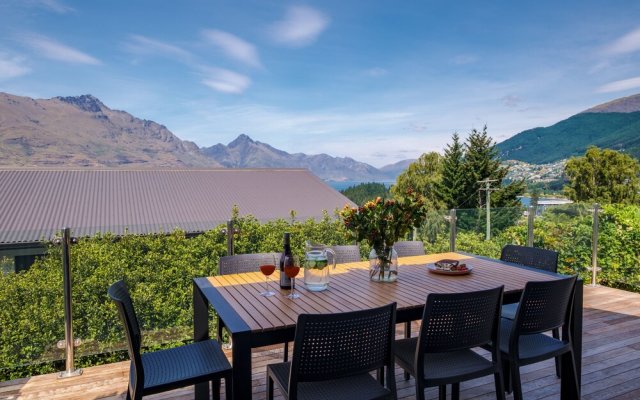 Central Wakatipu Haven – Queenstown Holiday Home