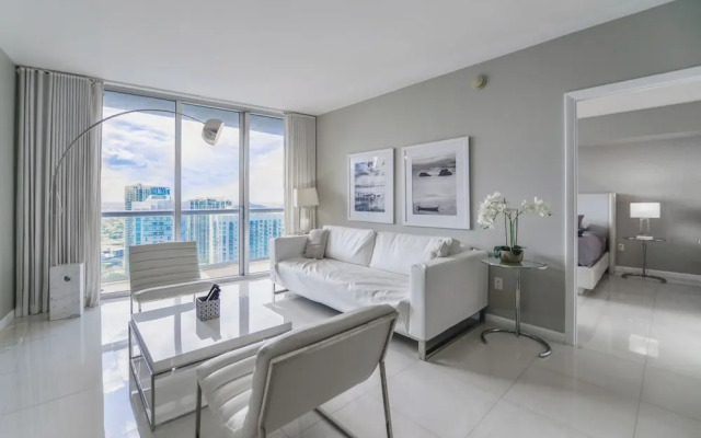 Luxury 45th Floor Condo Icon Brickell