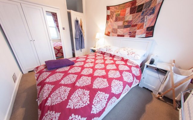 Charming 1-br Upper Holloway Flat For 2