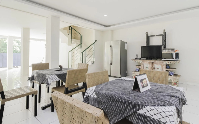 RedDoorz near Pancoran