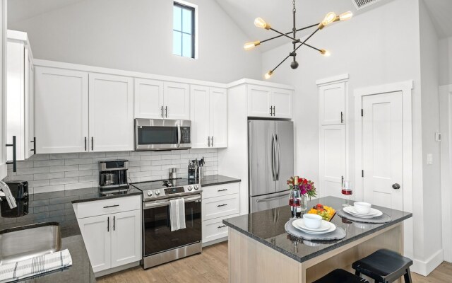 Ricky's Roost With Hot Tub