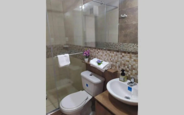 Apto Wifi+ Aire Ac +Piscinas +Jacuzzi +Tobogan+Bbq