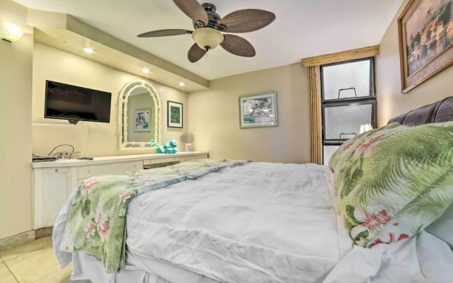 Beachfront Condo: Sunset Views & Pool Access!
