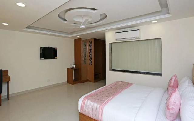 OYO 12674 Hotel Decent Palace