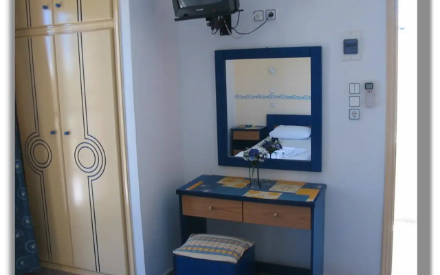 Christos Makrinos Rooms