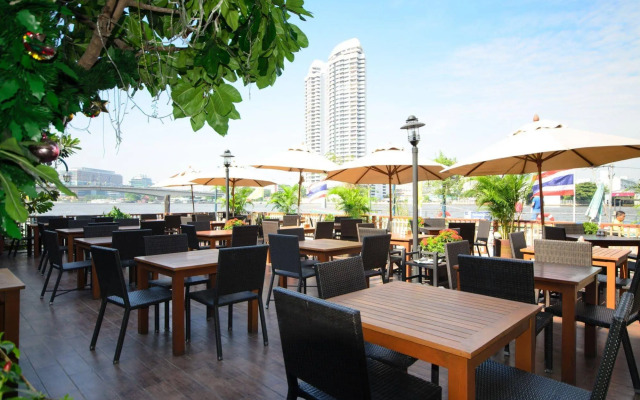 The StandardX Bangkok Phra Arthit