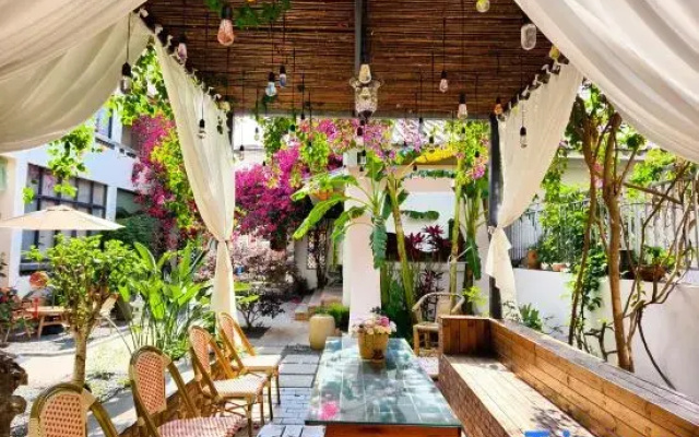 Jianshui ancient city second flower inn
