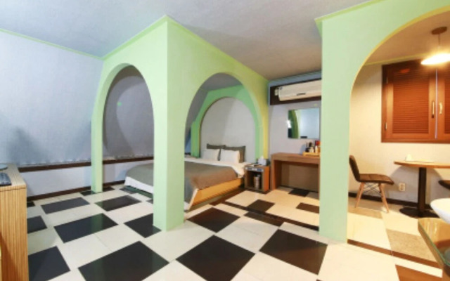 Mate Hotel