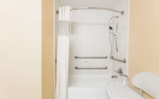 Super 8 by Wyndham Hull Street Midlothian / Richmond Area