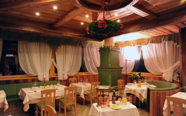 Hotel Alpine Mugon