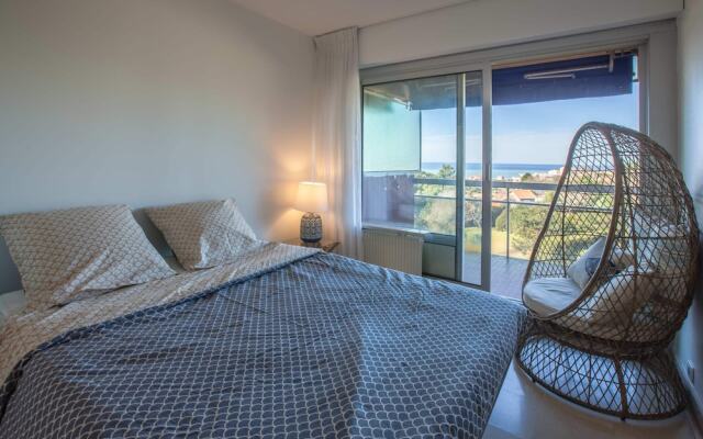 Large Apartment With Swimming Pool and sea View