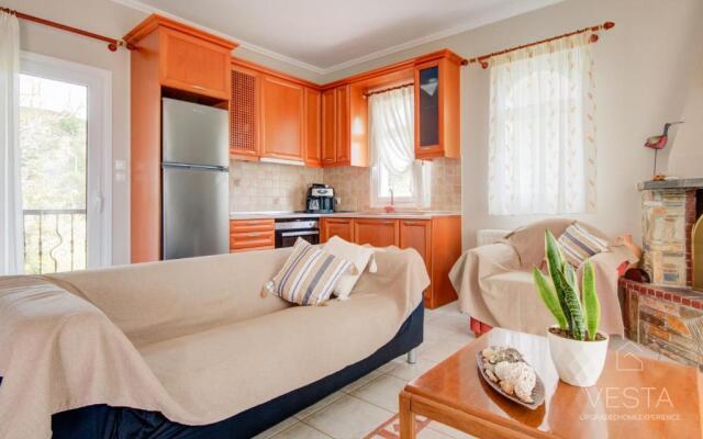 Private 6-bdrm Villa with garden 150m to beach