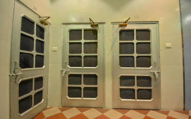 Kapoor Guest House by OYO Rooms