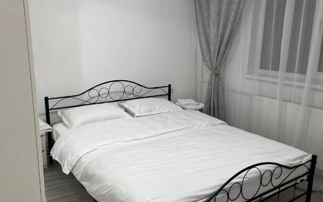 apartament cu 3 camere in zona linistita