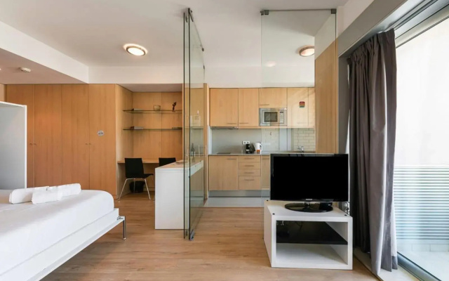 Dragon Stadium Studio w Balcony by LovelyStay