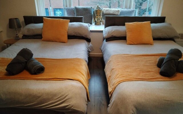 Immaculate 4-bed Apartment in Liverpool
