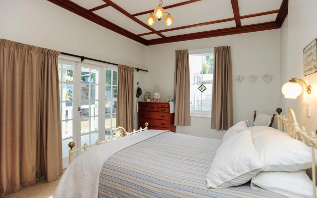 Puriri Downtown Villa - Napier Holiday Home