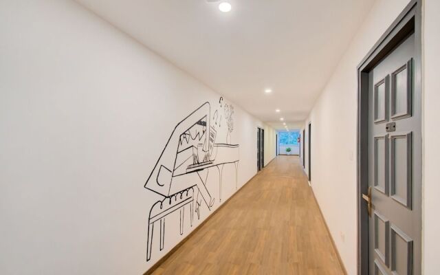 OYO Townhouse 165 Netaji Road