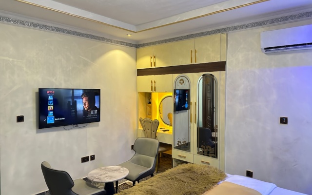 Tobby Royal Suites