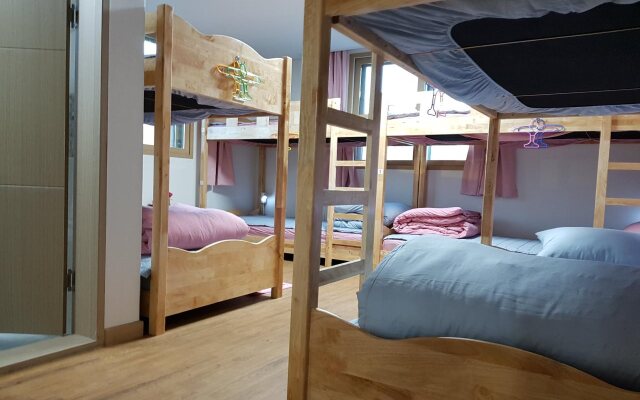 BUZZ Guesthouse